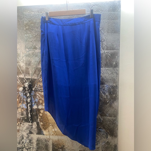 ❌SOLD❌STUNNING FOREVER NEW TULIP DRAPE HIGH LOW FOREVER NEW SKIRT IN BLUE COLOR - Picture 3 of 4